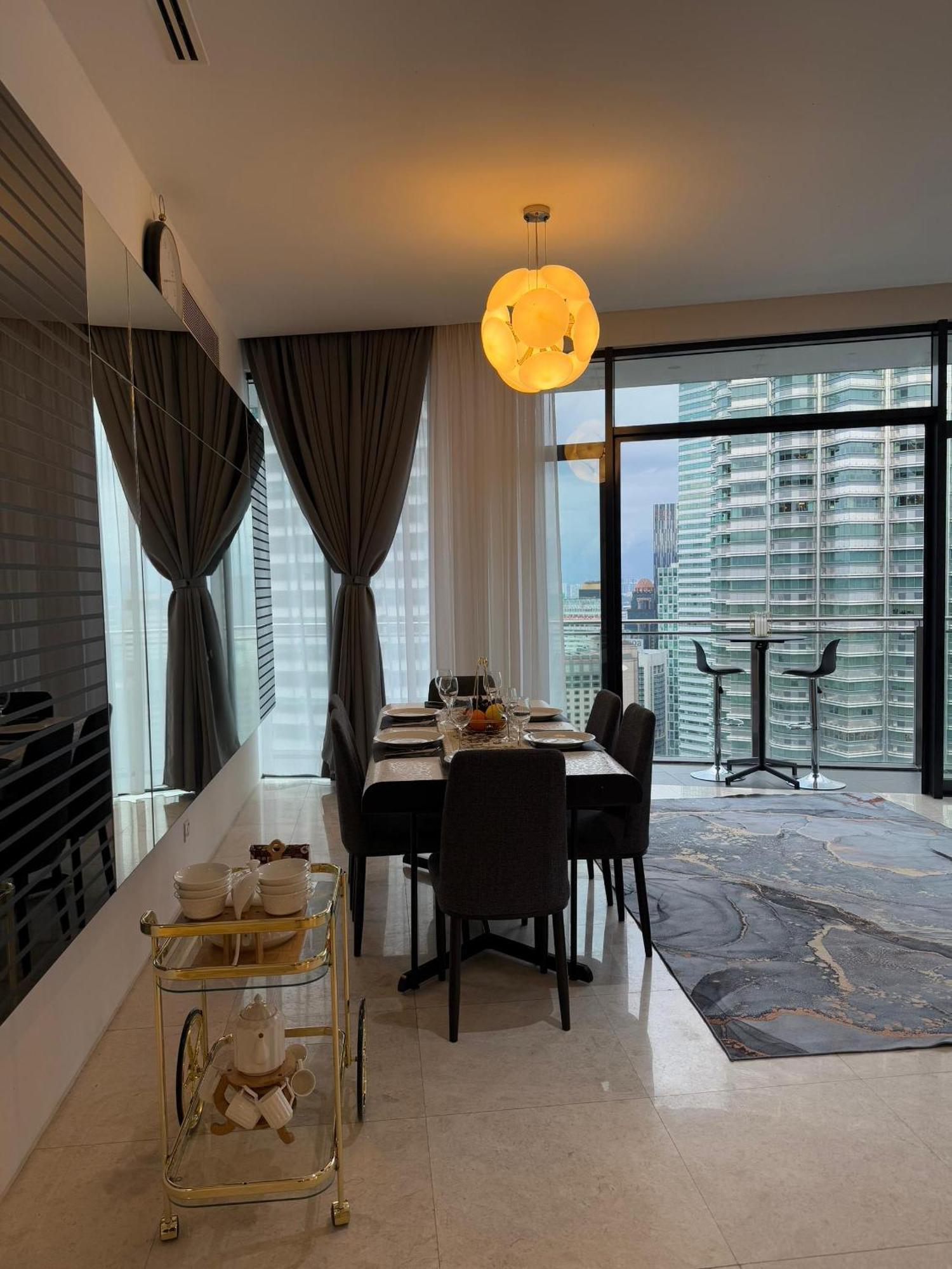 Luxury House Klcc View Romantic Candle Light Linked To Klcc Mall Apartment Kuala Lumpur