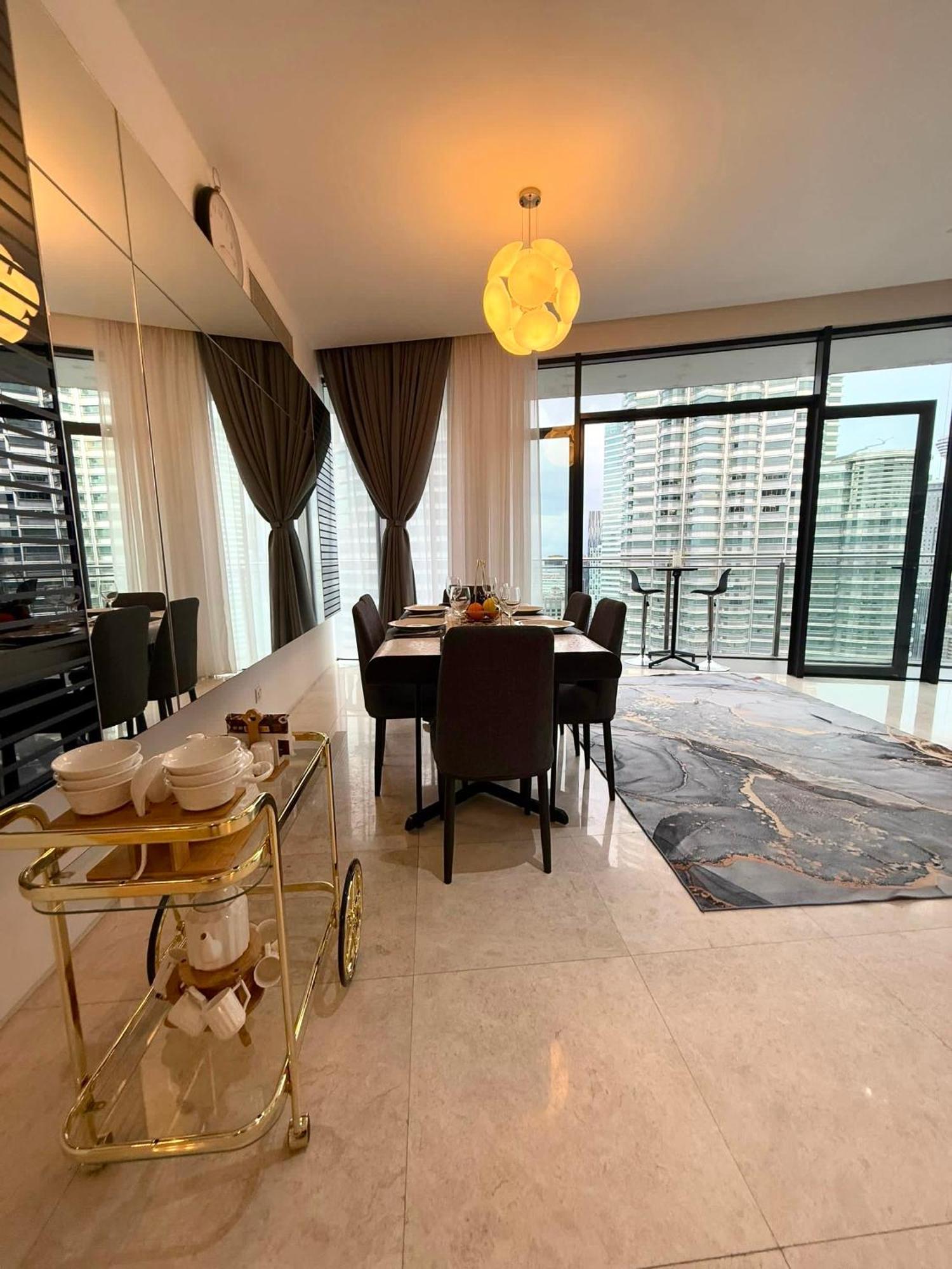 Luxury House Klcc View Romantic Candle Light Linked To Klcc Mall Kuala Lumpur